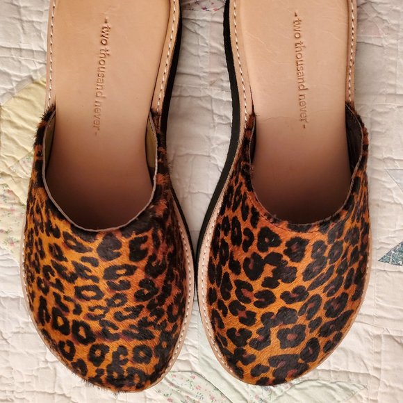 2000NVR TWO THOUSAND NEVER MULE SLIDE DARK CHEETAH CAMO PRINT LINED WOMENS 9 NEW - Picture 1 of 6